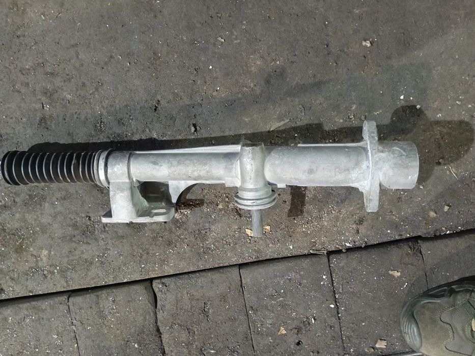 Продам майже нову рульову рейку на Ауді 80 б2,Пасат б2