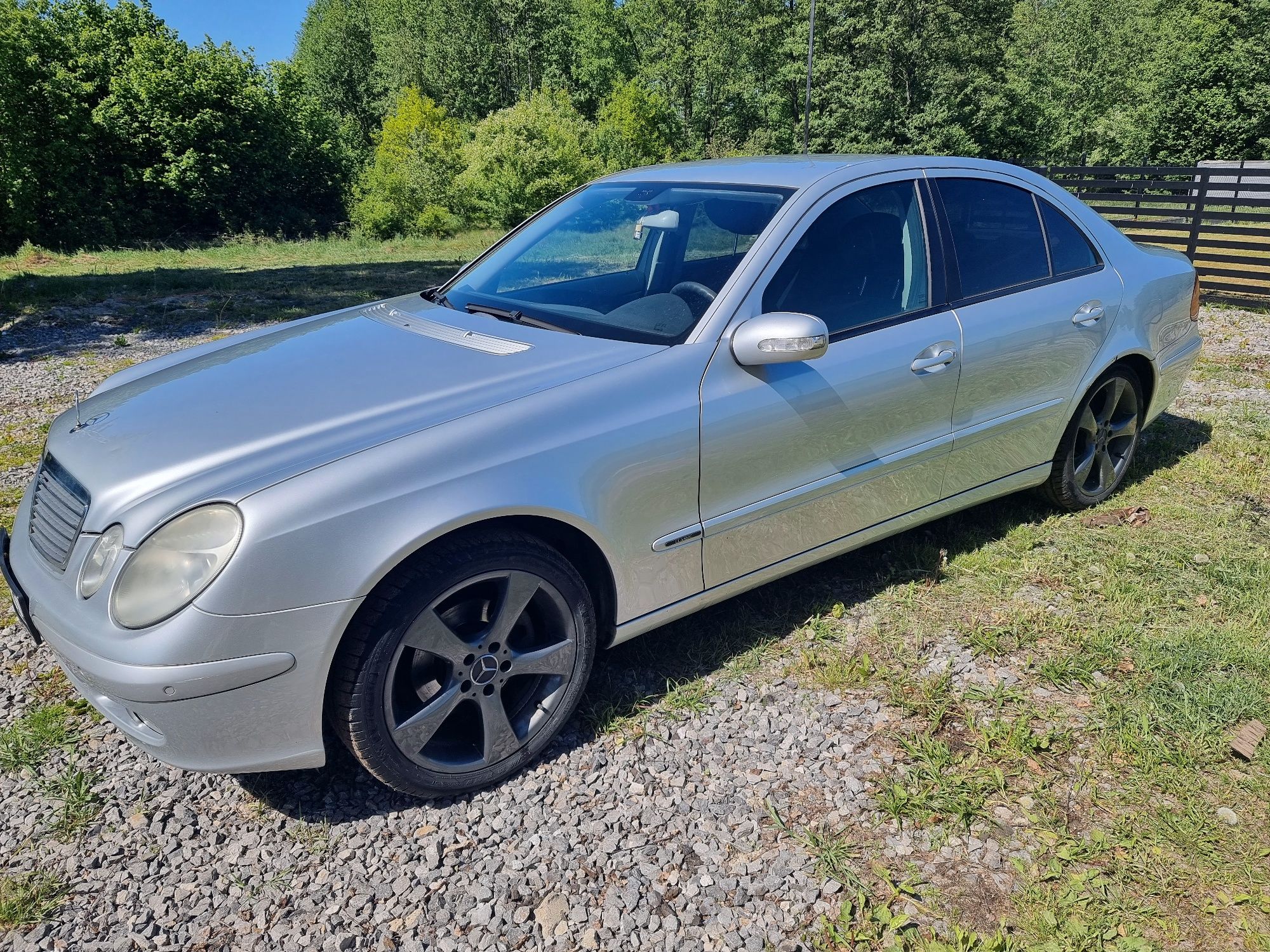 Mercedes E 280  benzyna