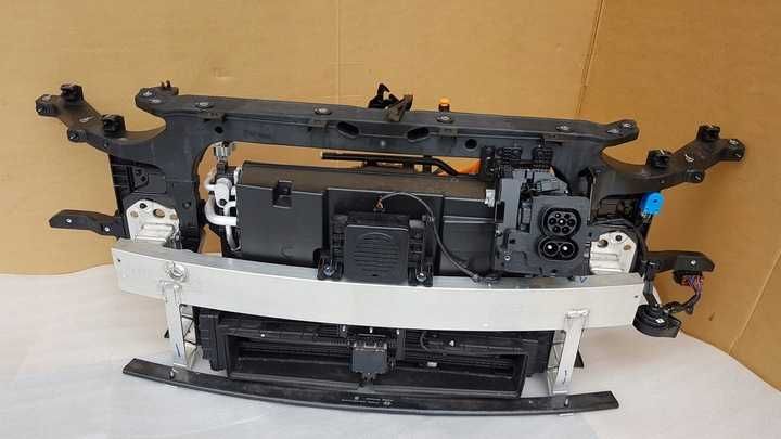 Hyundai Kona I передня панель,телевізор