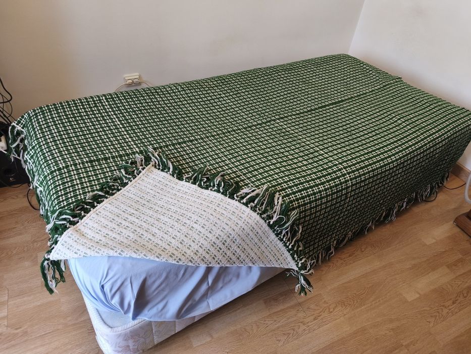 Colcha feita manualmente em tear