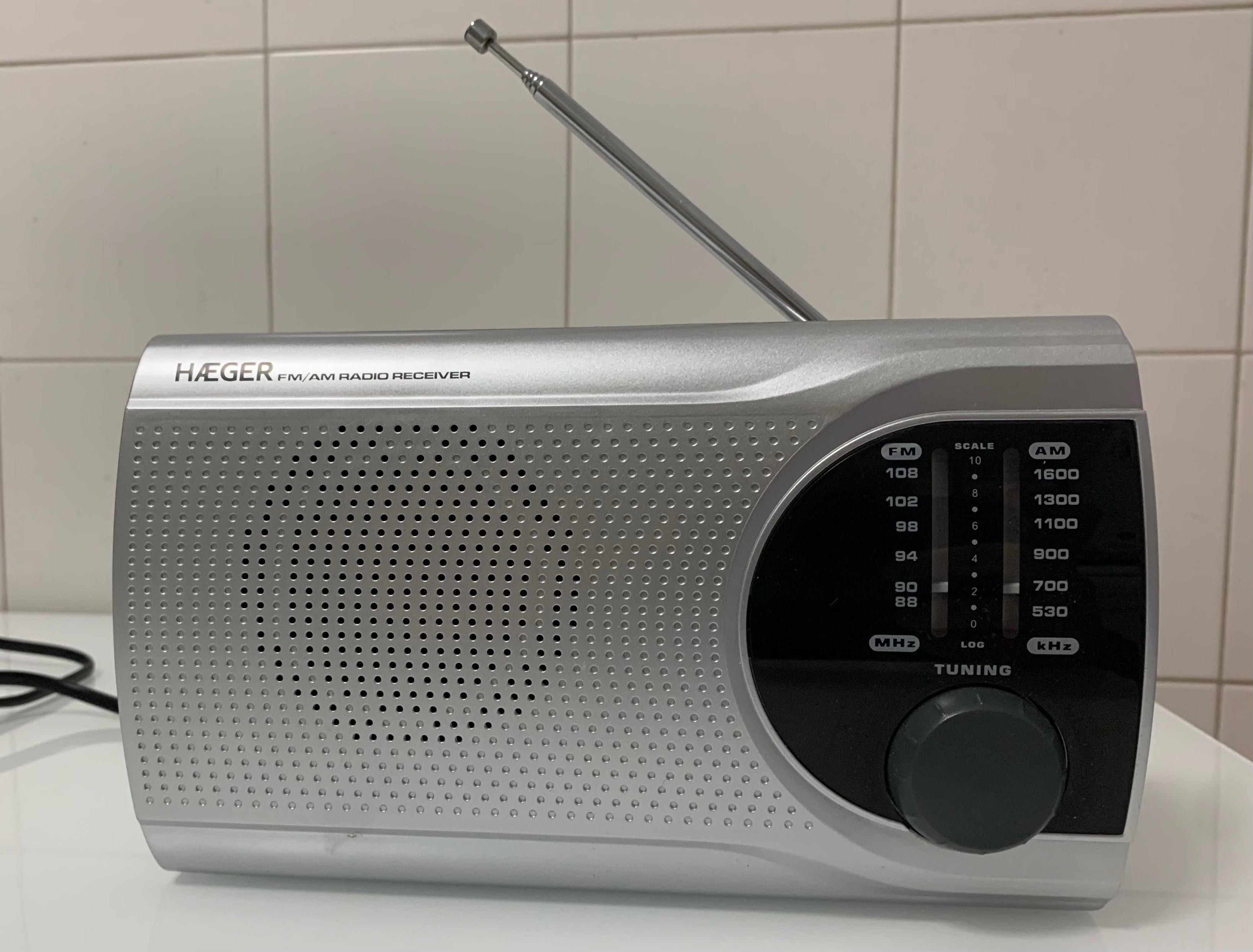 Rádio portátil SURROUND - AM/FM Haeger