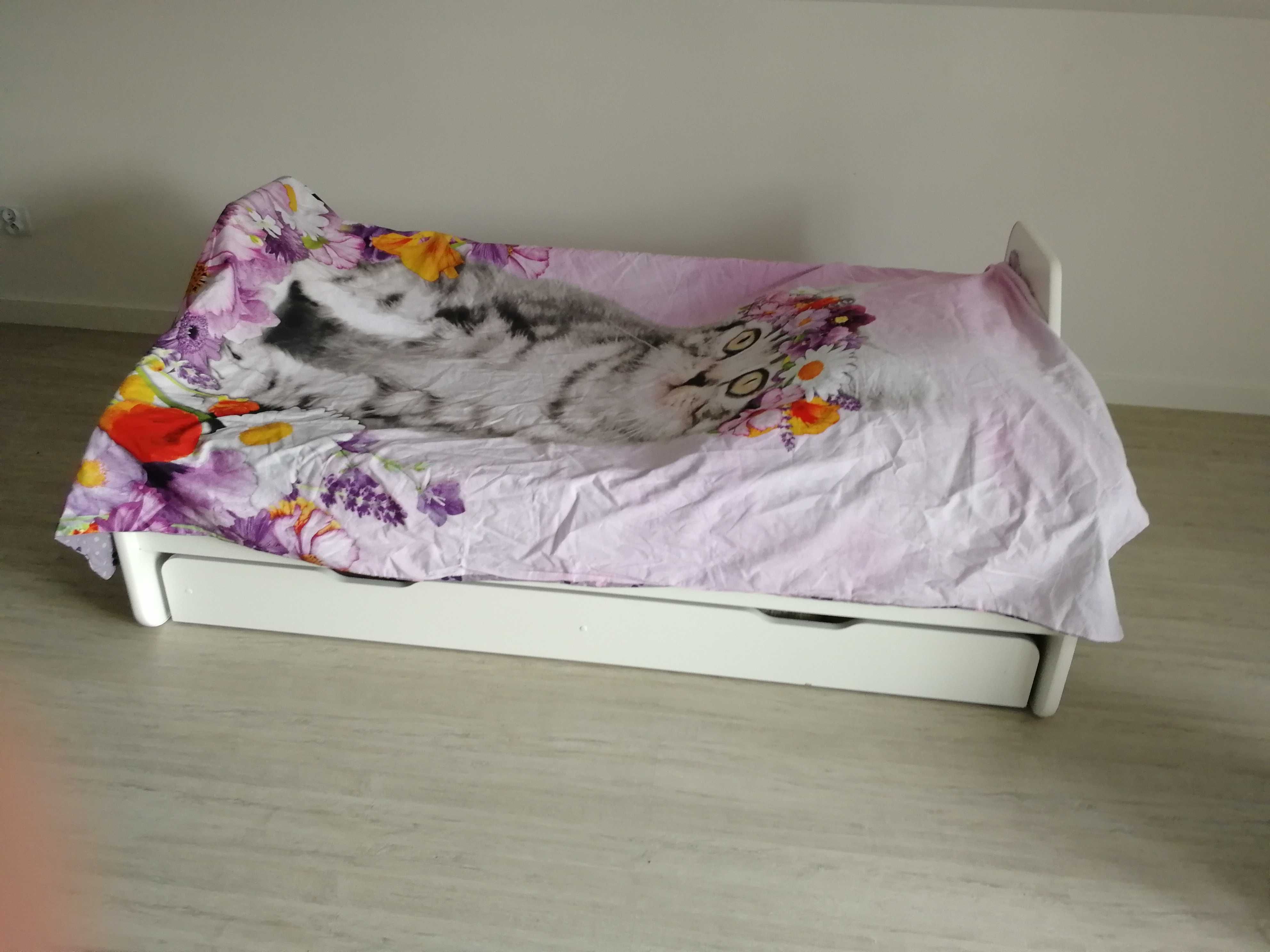 Łóżko dziecięce z materacem i szufladą
