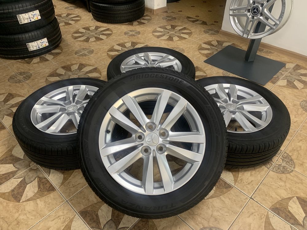 Диски R17 5/114.3 ET46 з шинами 215/60/17 Bridgestone