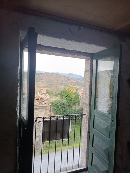Casa em Pedra. Recuperar em Vilar de Ferreiros. Mondim de Basto