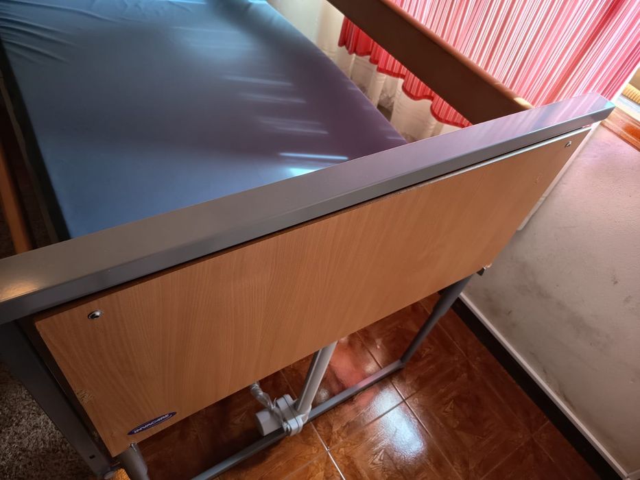 Cama articulada elevatória