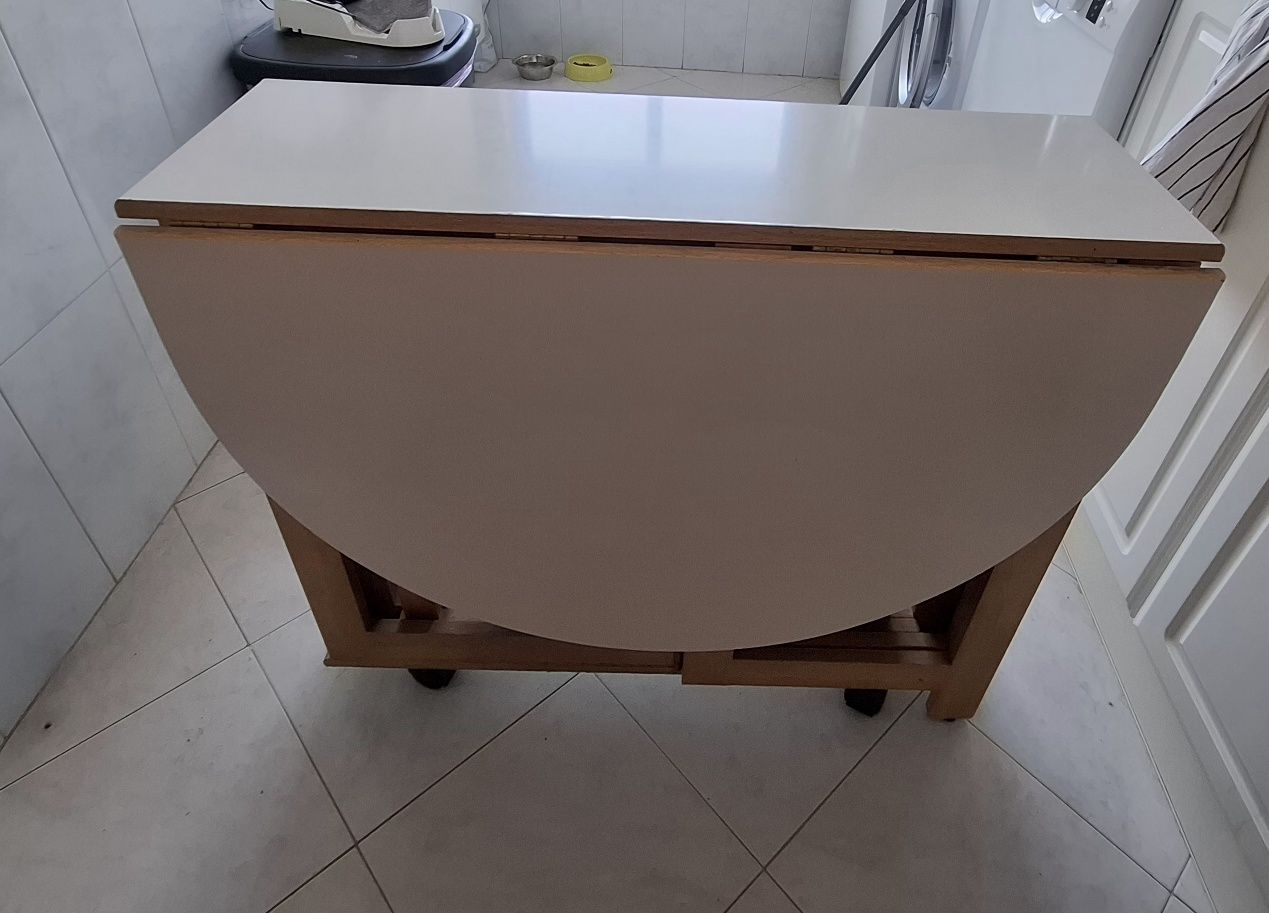 Vende-se mesa de cozinha