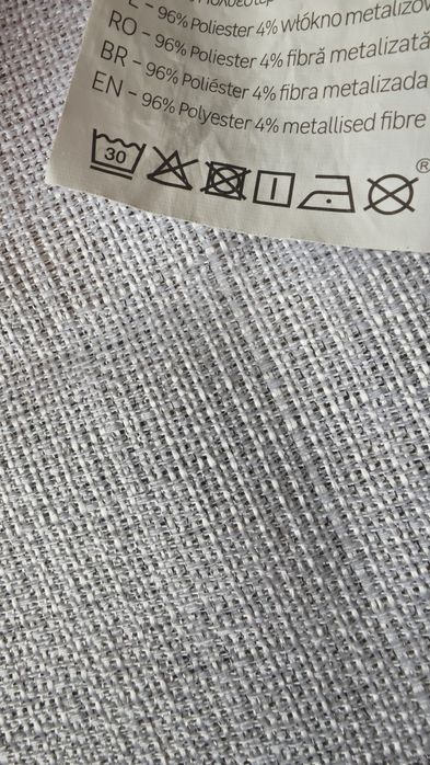 Cortinas semi-opacas brancas e metalizadas