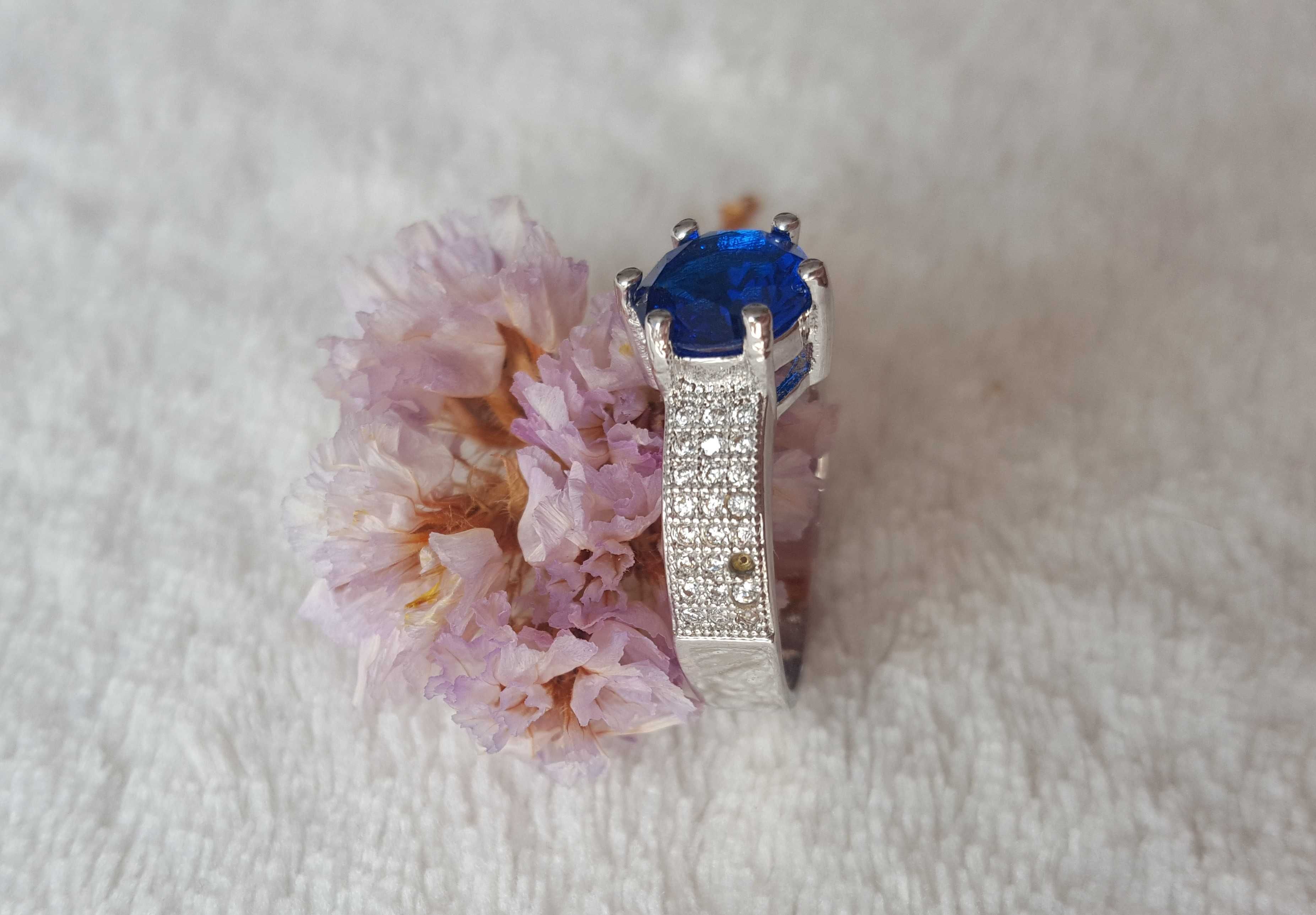 Nowy pierścionek srebrny kolor niebieska cyrkonia białe cyrkonie