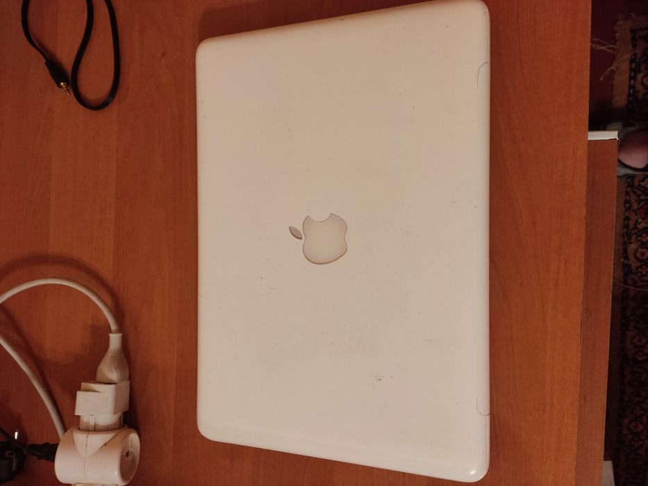MacBook на продаж не робочий
