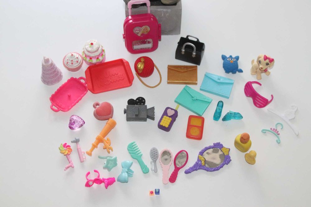 zestaw 40 genialnych drobiazgów dla lalki typu Barbie