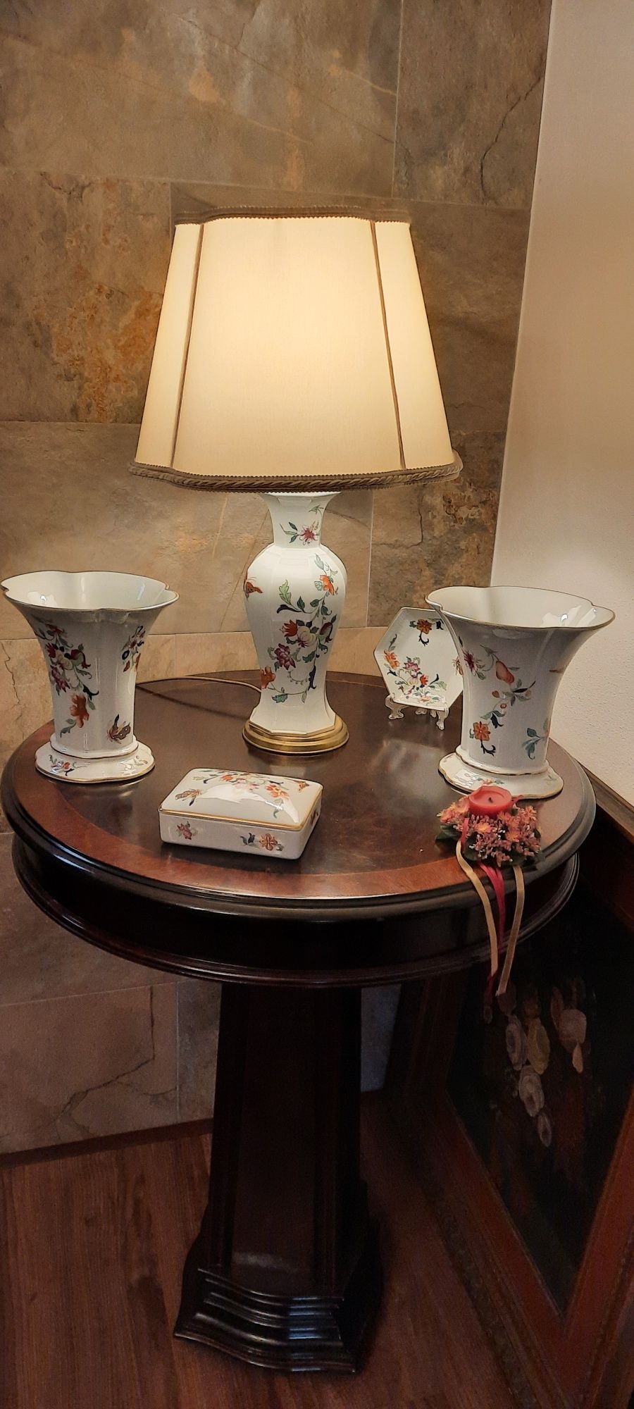 Conjunto da Vista Alegre, coleção  Samatra, composta por candeeiro, 2