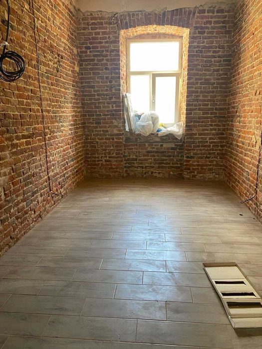 Оренда приміщення центр форум ! З ремонтом, салон краси , офіс , курси