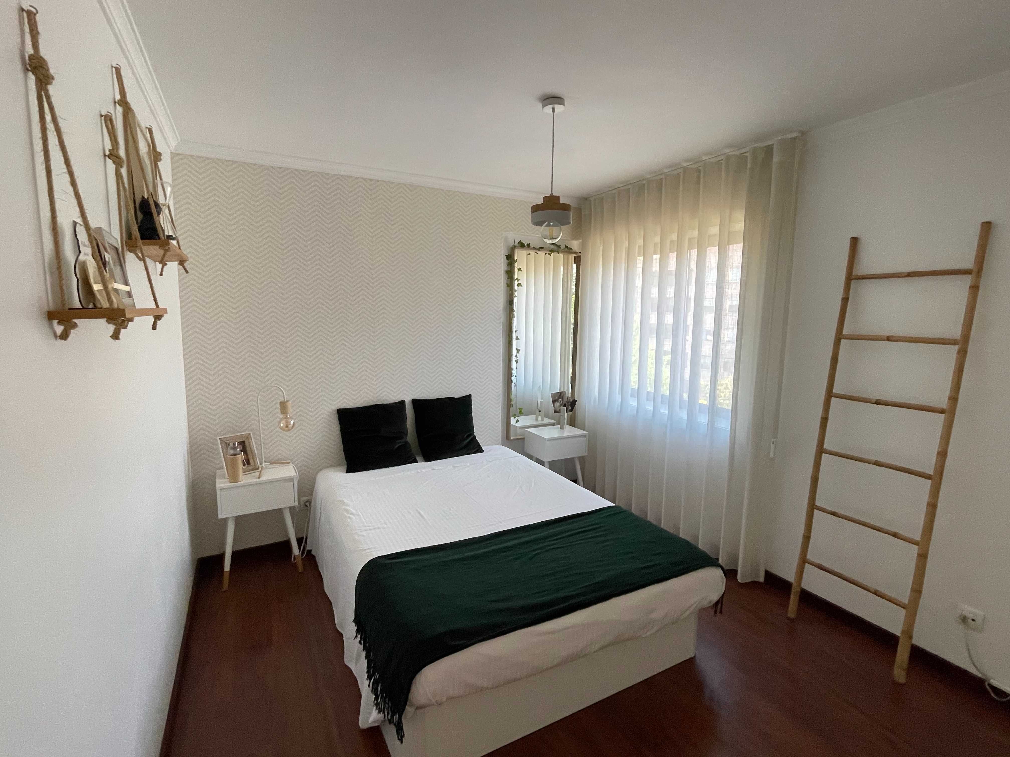 Apartamento T2 com 2 lugares de garagem em S. Mamede de Infesta