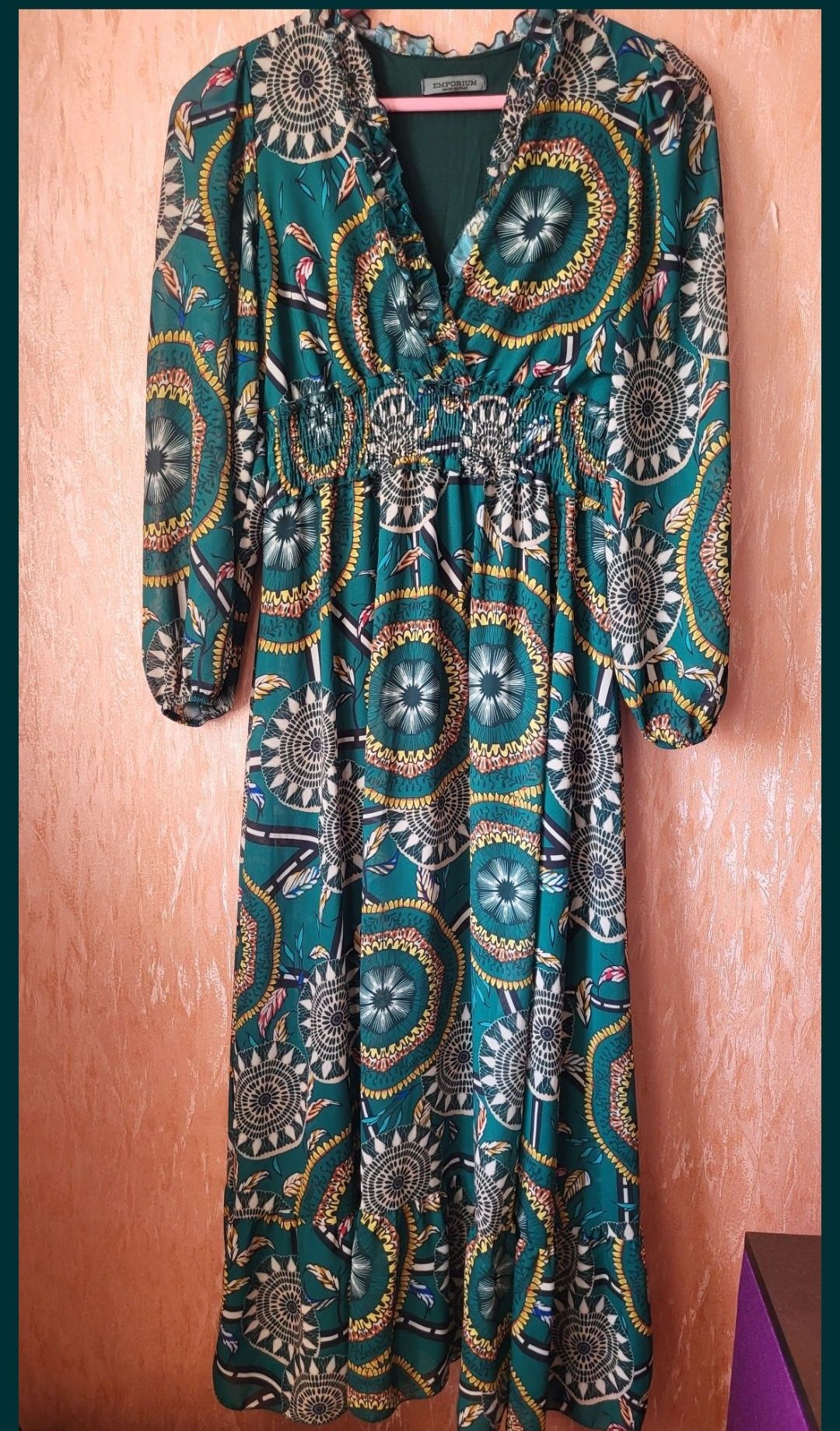 Платье оборки Италия Emporium L-XL декольте вырез