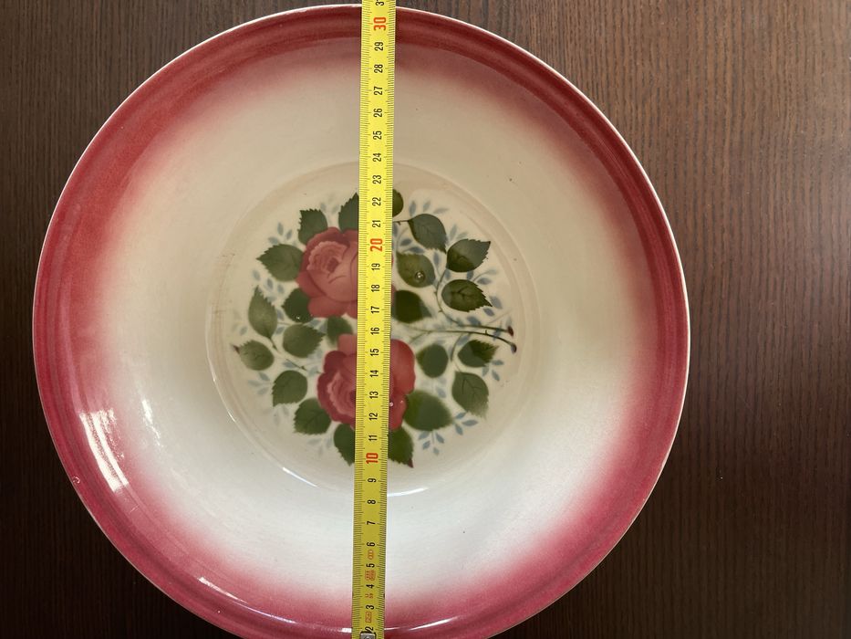Saladeira faiança da Fábrica de Sacavém
