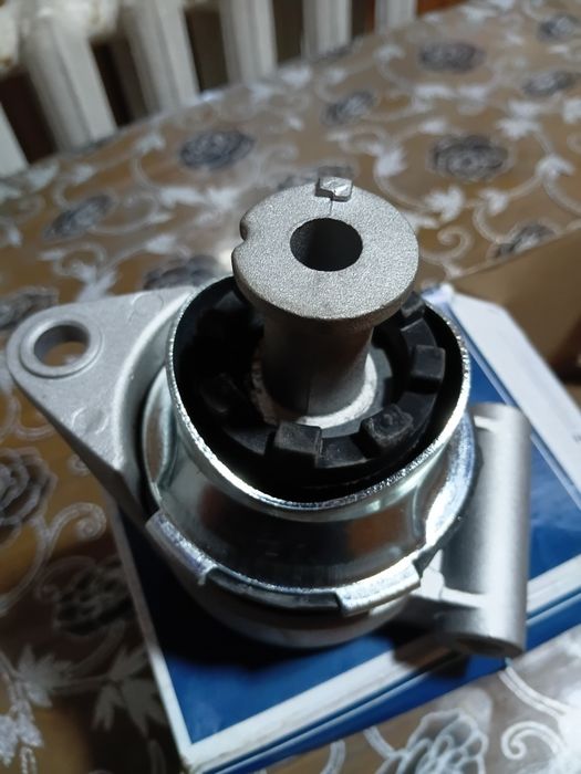 Подушка до двигуна Опель