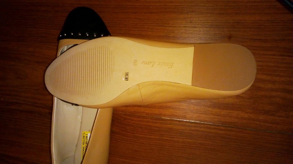 Жіноче взуття фірмове,шкіряне.