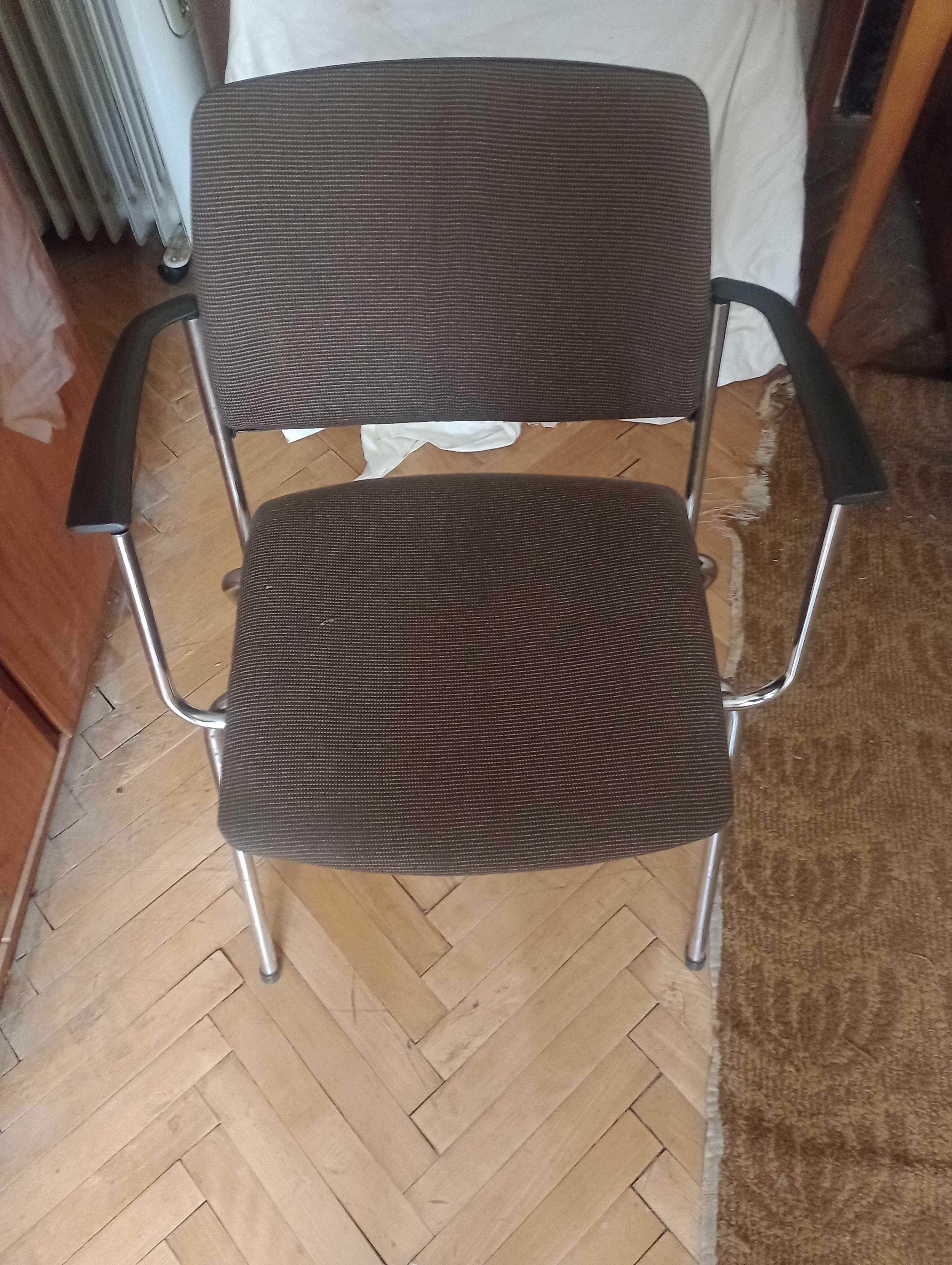 Стільці офісні в чудовому стані