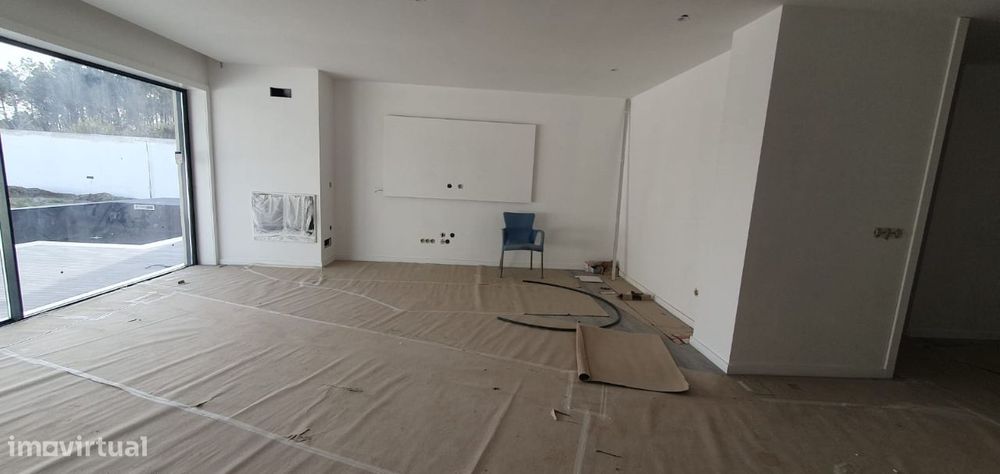 Moradia Terrea ( r/c) T3 - Mazarefes / Vila Fria