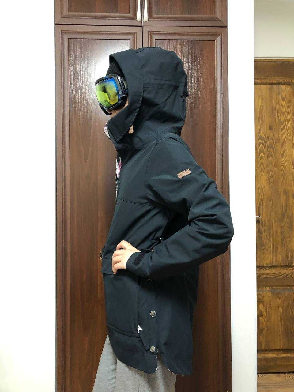 Сноубордическая лыжная куртка анорак женская Nikita 10К (XS, S)