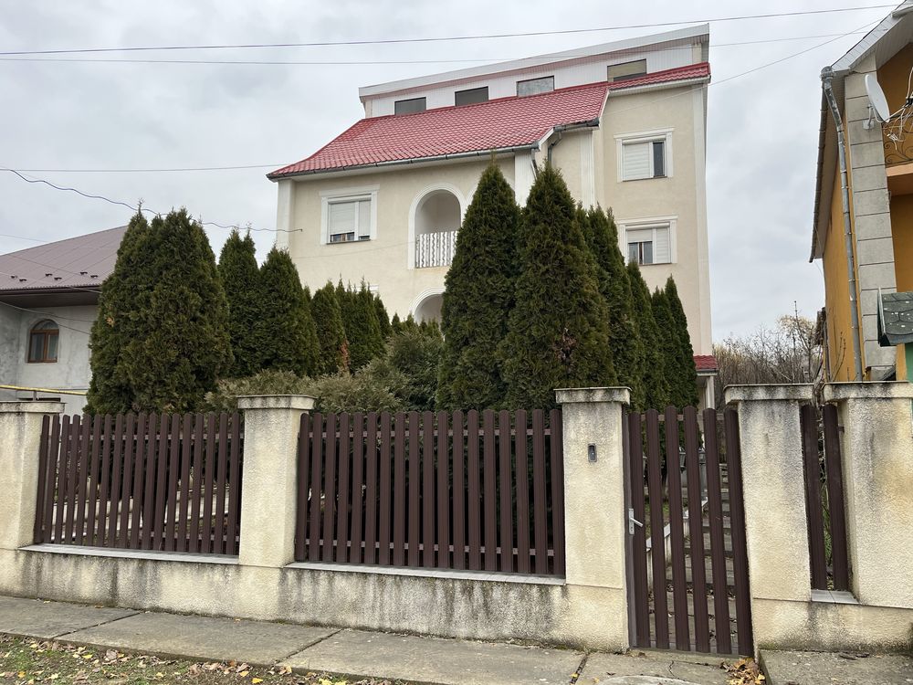 Дім 342 м2 ділянка 10 сотин Берегово Виноградна