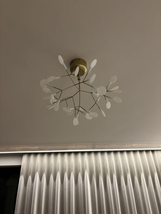 Lampa sufitowa biala