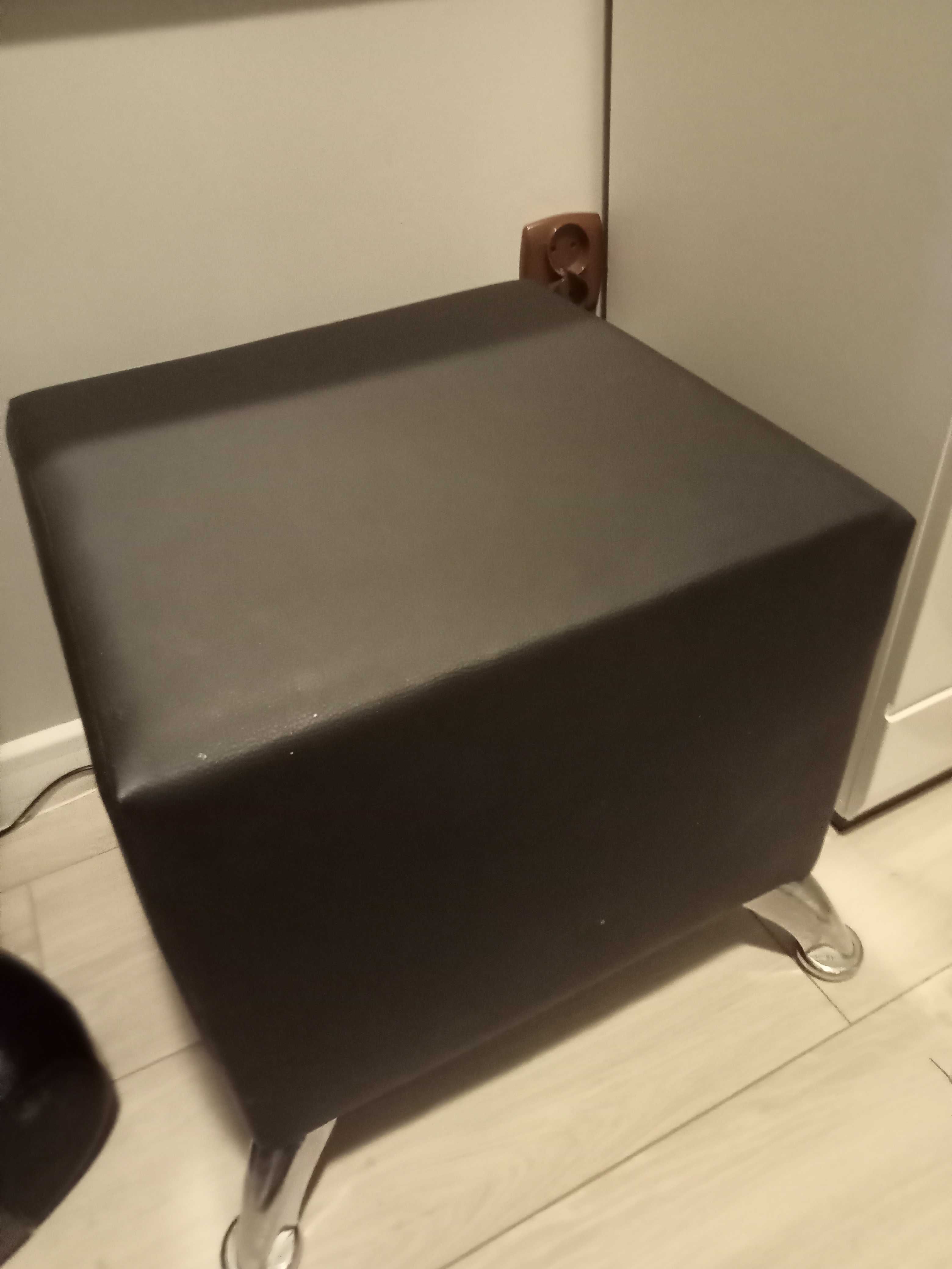 Fuga kwadratowa 40x40 na metalowych nogach loft