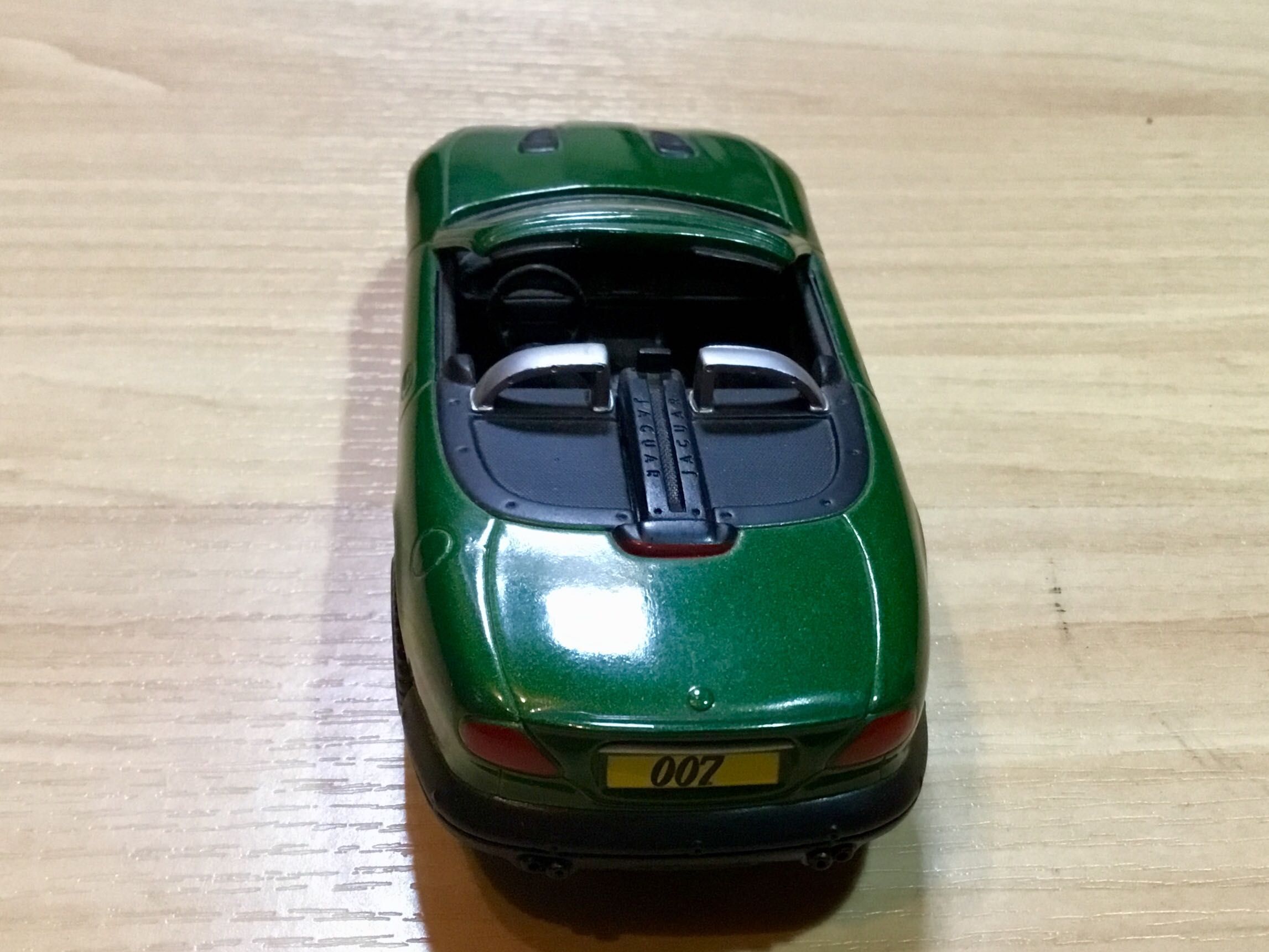 Miniatura da Corgi Jaguar Xkr coleção 007