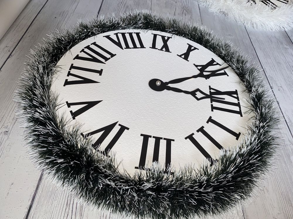 Новорічний годинник декоративний , діаметр 48 см, стан новий