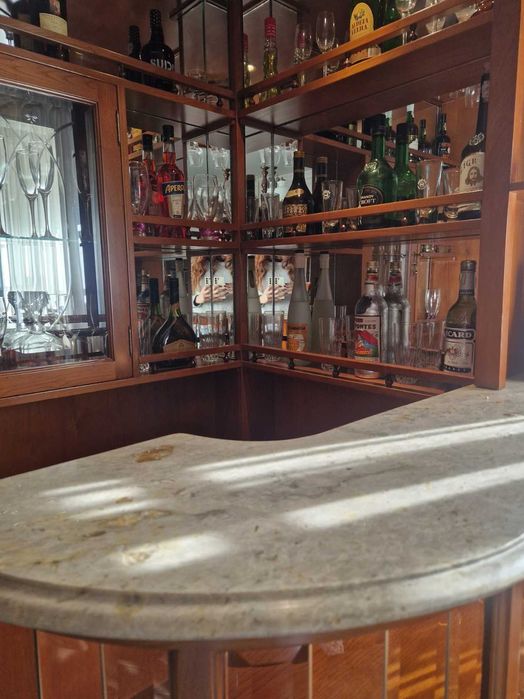 Bar de canto para sala em excelentes condições