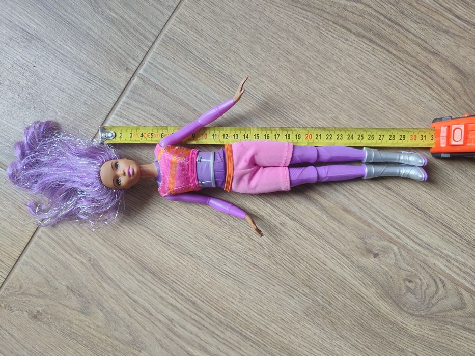 Lalka ze świecącymi podeszwami i dzźwiękiem.