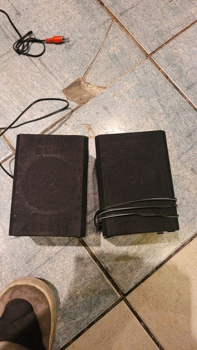 Małe drewniane kolumny