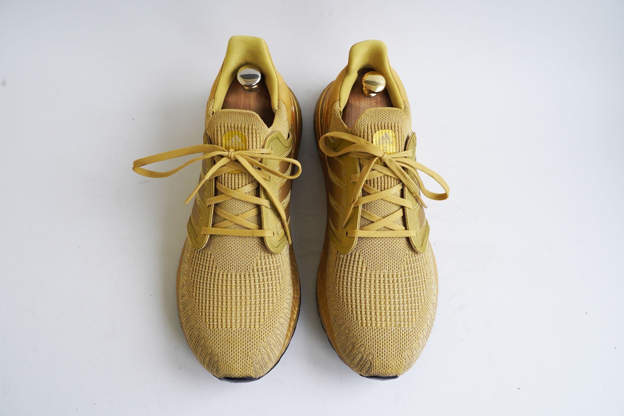 кросівки золотисті Adidas Ultra Boost 20 Gold Metallic розмір 45-46
