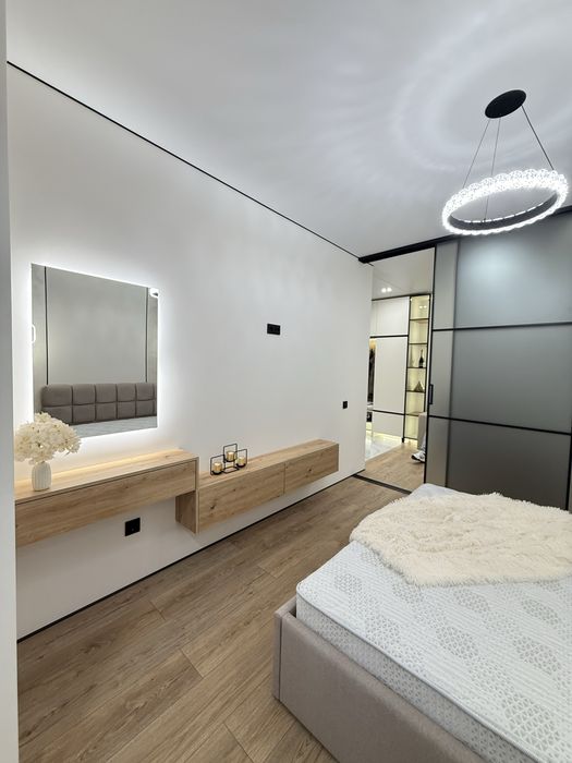 Продаю власну 1,5 кімнатну квартиру на березі озера