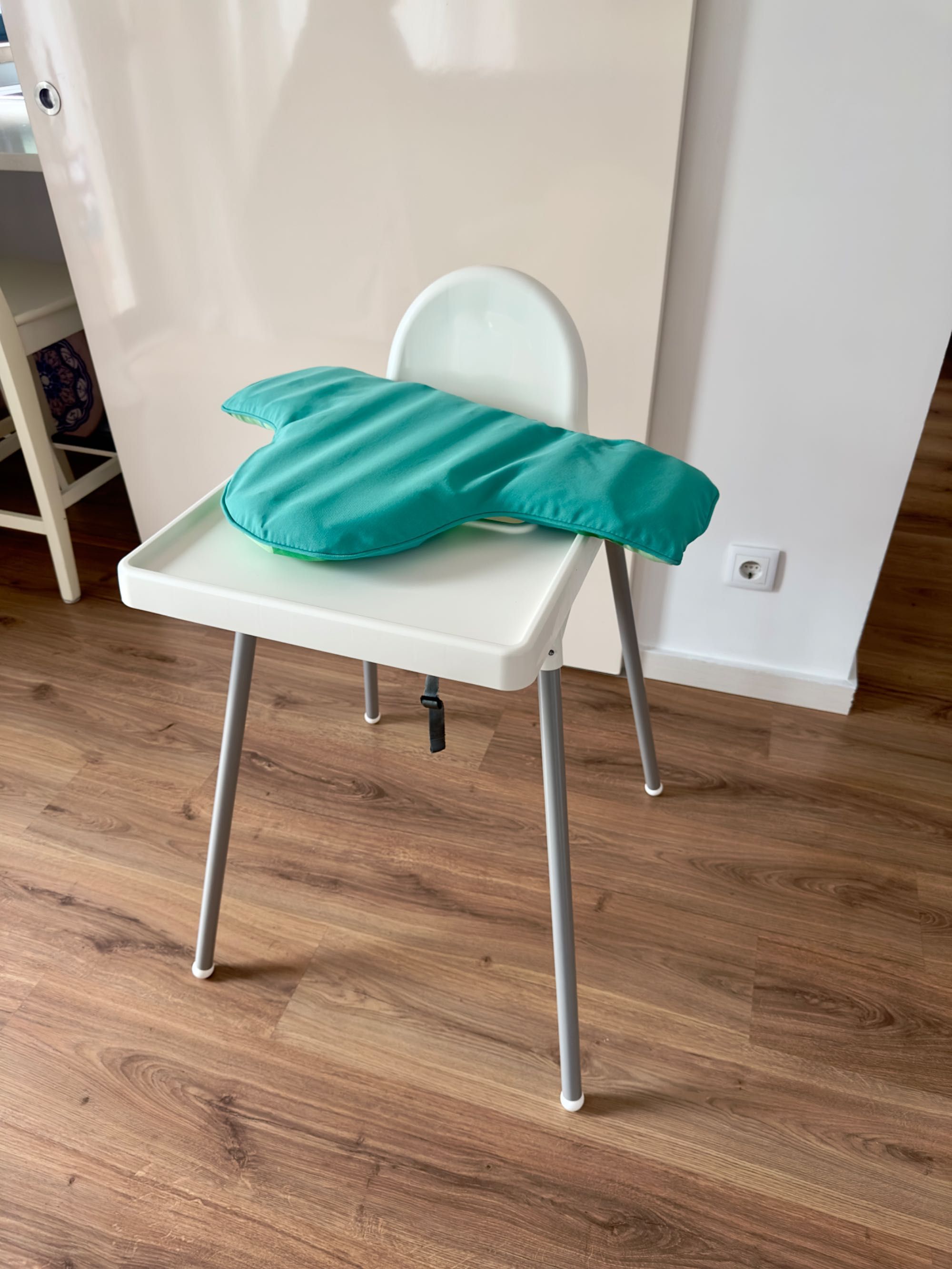 Cadeira de refeição IKEA com almofada