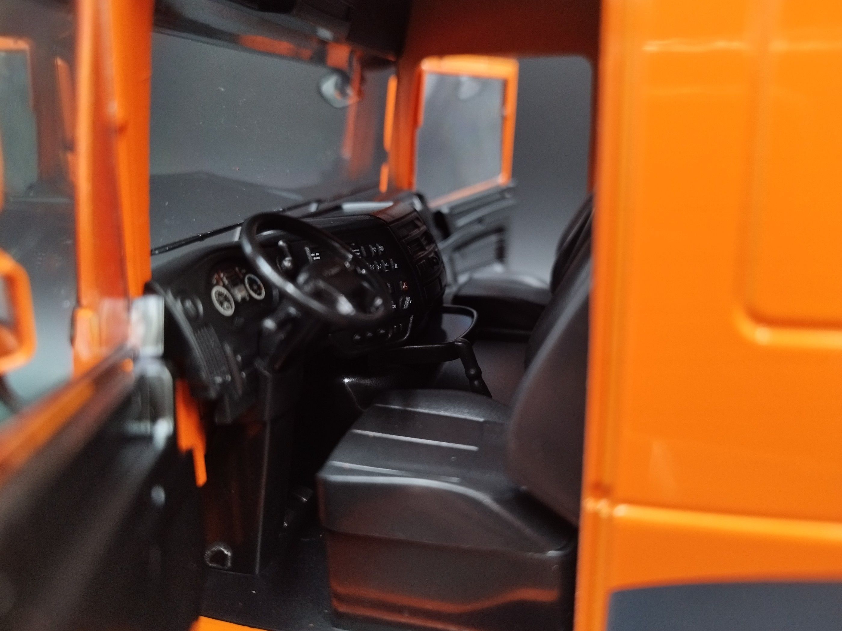 1:18 Premium ClassiXXs 2016 DAF XF Space Cab Orange model nowy