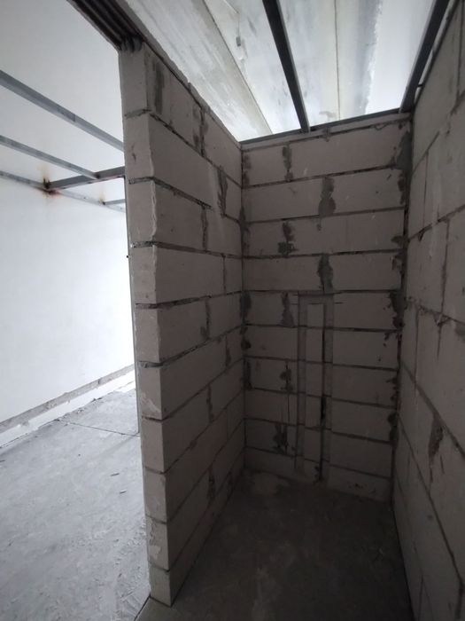 Продам квартиру з чорновим ремонтом м. Академіка Павлова