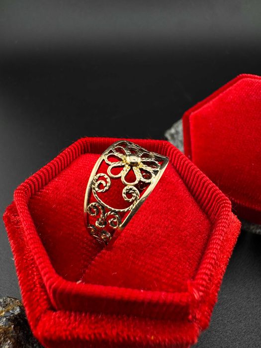 Złoty Pierścionek z Kwiatowym Motywem | JAK NOWY | 585 | 1.79g