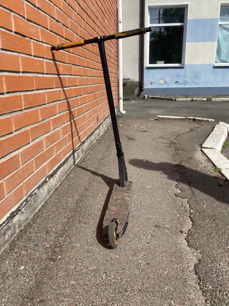 Трюковий самокат,і новий шлем до нього