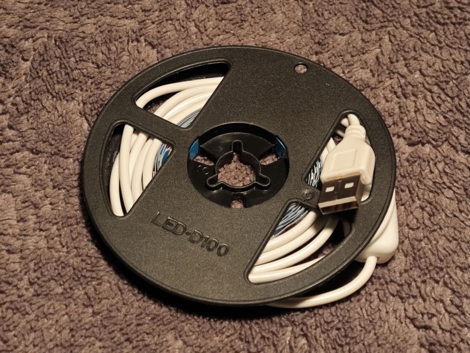 Продам лед-стрічку usb 5В з СИНІМ світлом 2м стрічка плюс кабель 1.5 м