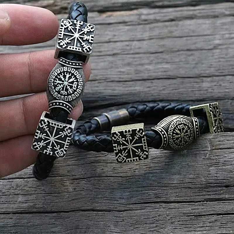 Браслет шкіряний з 3 рунами "Вегвізир" 22 см. сріблястий / бронзовий