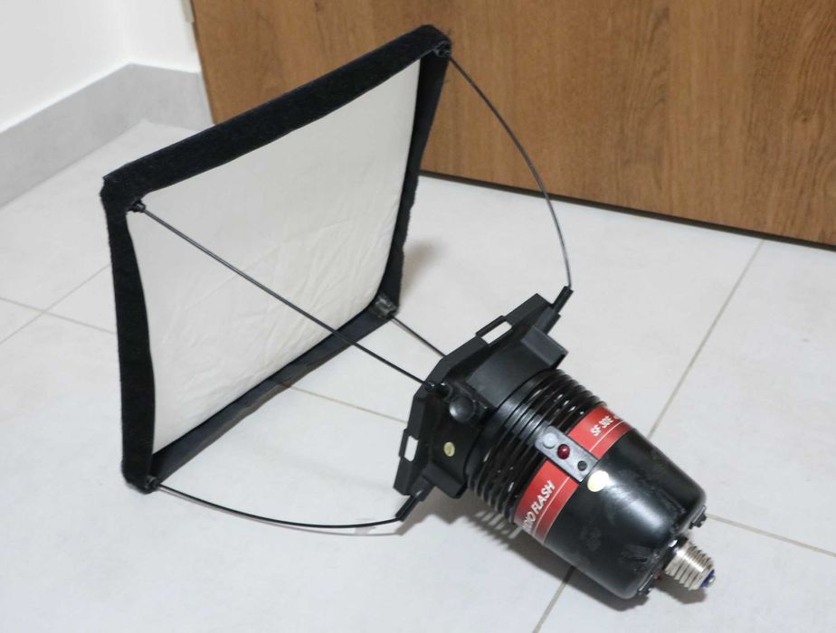 Lampa studyjna HAMA SF-30E w komplecie z dyfuzorem SOFTBOX - gwint E27