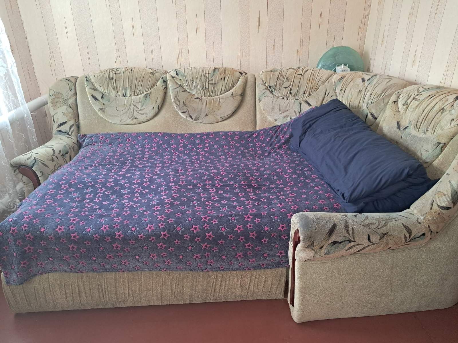 Продаю диван б/у

---

Про