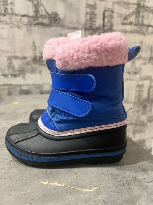 Гумові чоботи, зимові ботинки, сноубуси