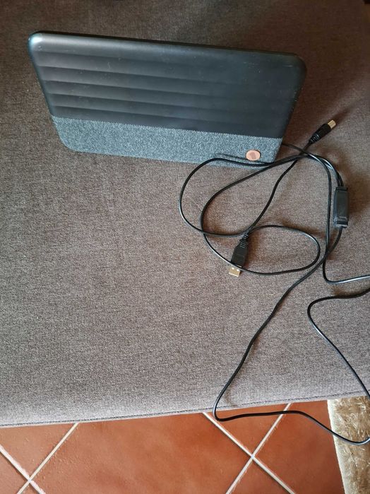 Antena interior de televisão com pouco uso