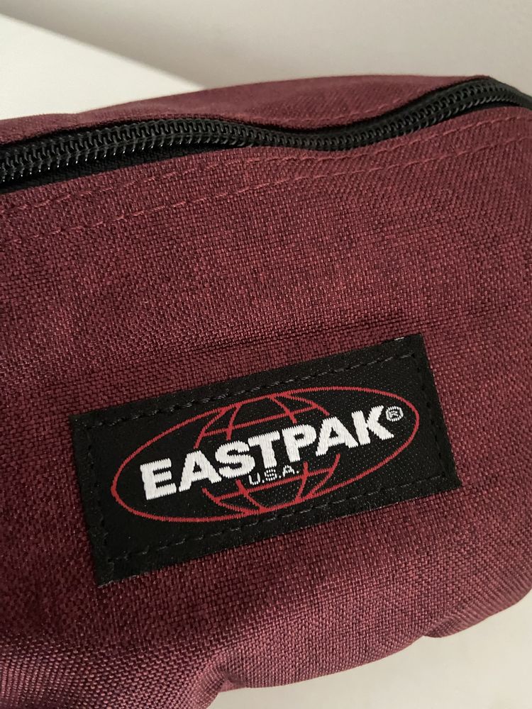 Bolsa Eastpak nova