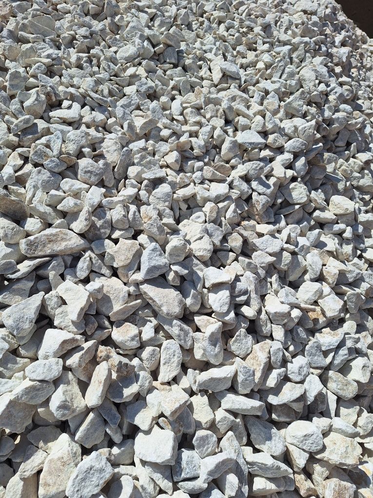 Kamień biały perła różne frakcje