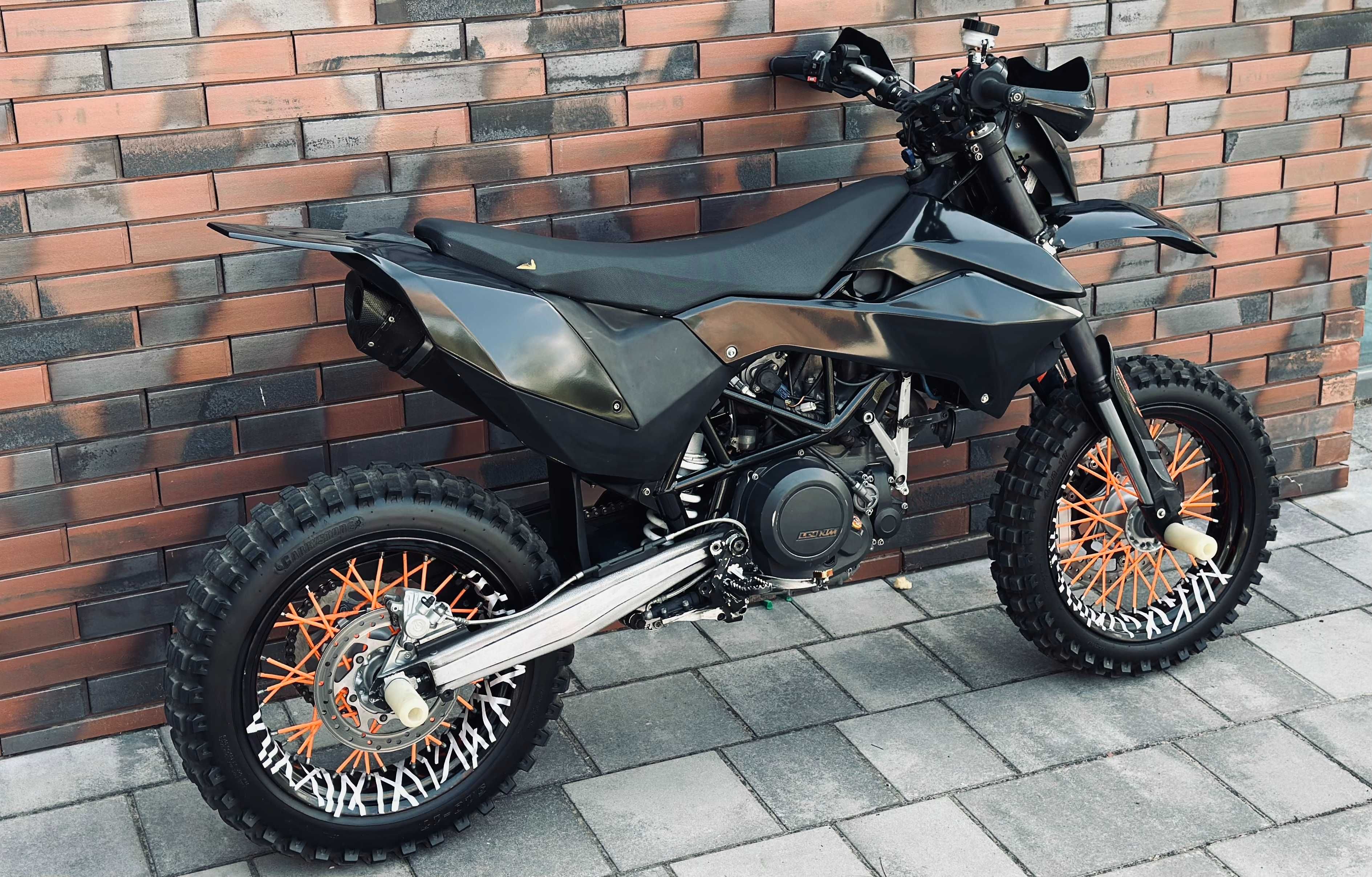KTM SMC 690 R / Husqvarna 701 /