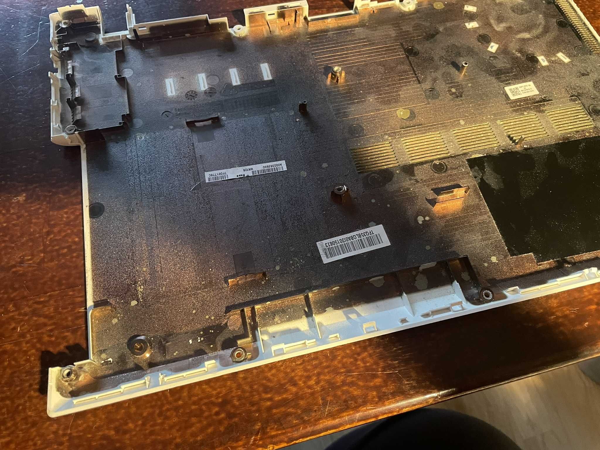 Kadłubek Toshiba Tecra Z50-C wraz z palmrestem
