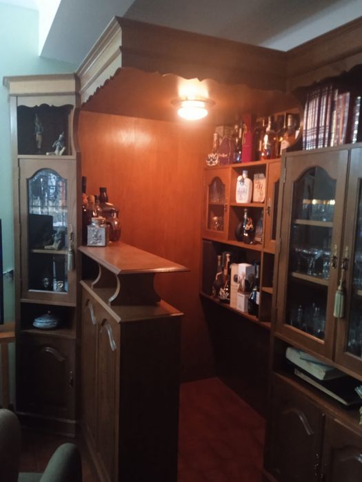 Estante de canto com bar